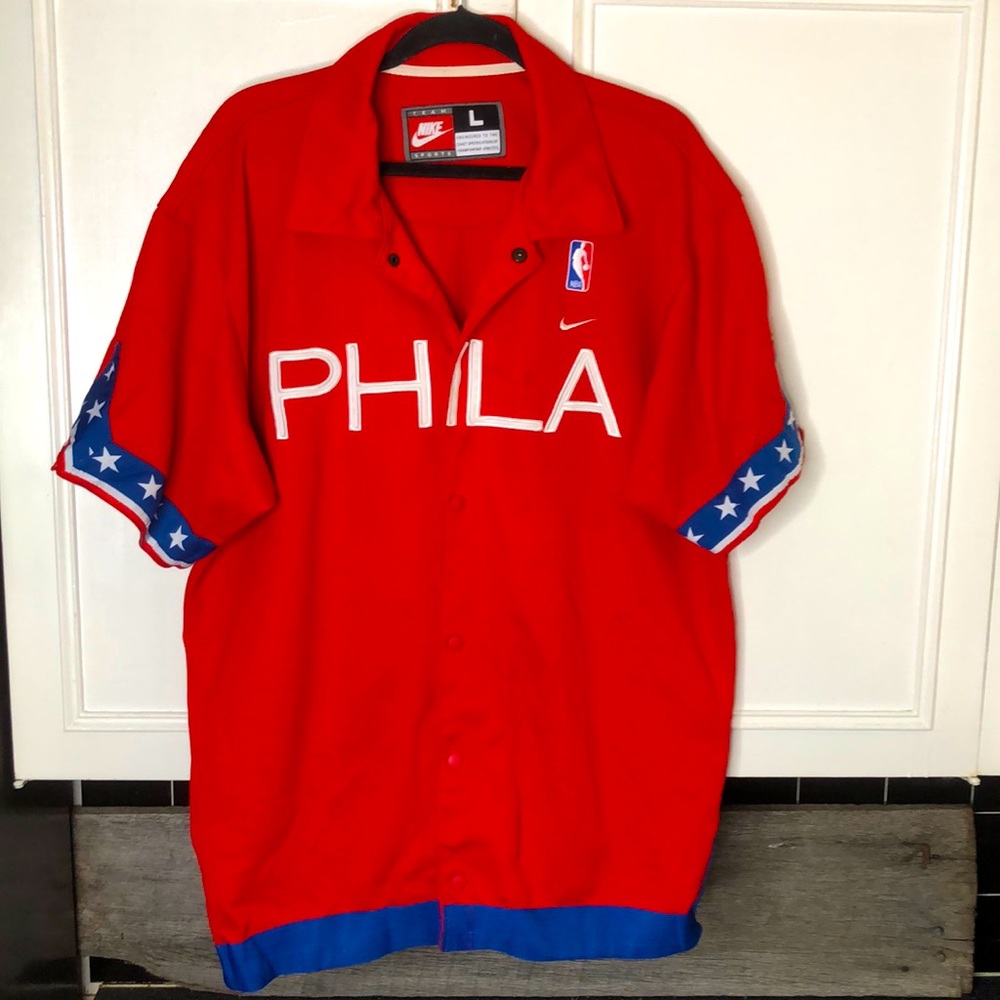 Nike PHILA 76ers Red With Blue Trim Button Up Warm Up Jersey Shirt Size Large